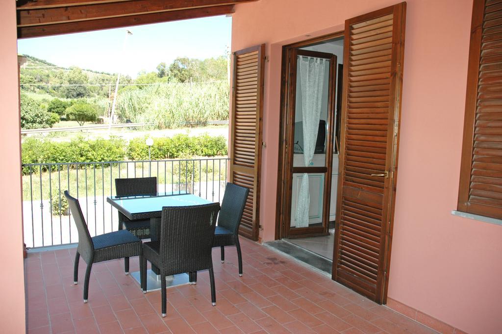 Appartamento Baia Fiorita Porto Azzurro Esterno foto